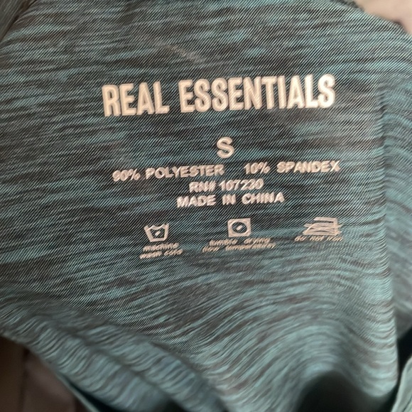 NWOT REAL ESSENTIALS Men’s Super Stretchy Four colors T-Shirts Size S - Picture 8 of 10